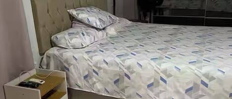 1 chambre, fer et planche à repasser, Wi-Fi, draps fournis