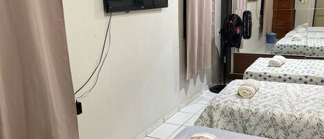 1 quarto, ferros/tábuas de passar roupa, Wi-Fi, roupa de cama