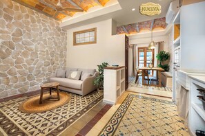 Design-lejlighed (Exterior / Huelva) | Opholdsområde | 32-tommers smart-tv med digitale kanaler