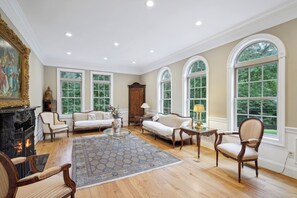 Interior - Elegant Georgian Mansion in Potomac Maryland, family house (Potomac)