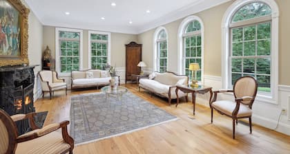 Elegant Georgian Mansion in Potomac Maryland, family house