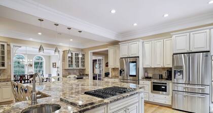 Elegant Georgian Mansion in Potomac Maryland, family house