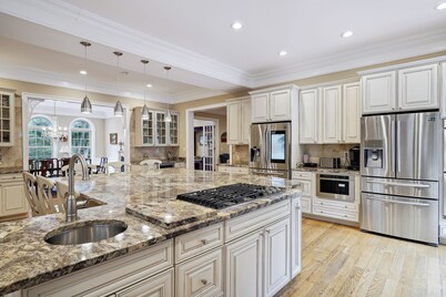 Elegant Georgian Mansion in Potomac Maryland, family house