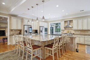 Fridge, oven, dishwasher, coffee/tea maker