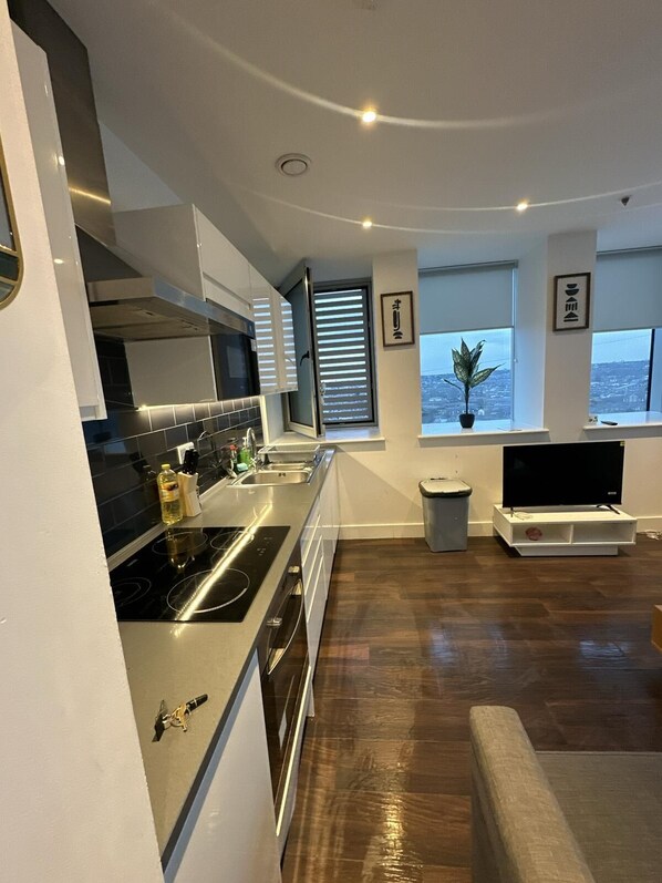 Micro-ondes, four, plaque de cuisson, lave-vaisselle