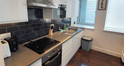 Contemporary 2-Bedroom in Britannia Point, Urban Chic.