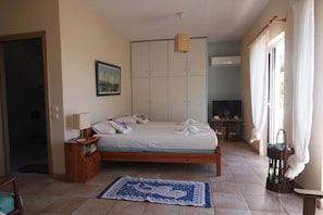 Studio supérieur, vue partielle sur la mer | Accès au Wi-Fi (inclus)