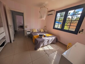 3 bedrooms, in-room safe, desk, iron/ironing board