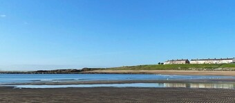 Peaceful Comfortable home 3 minute stroll to Beach New Biggin , Northumberland