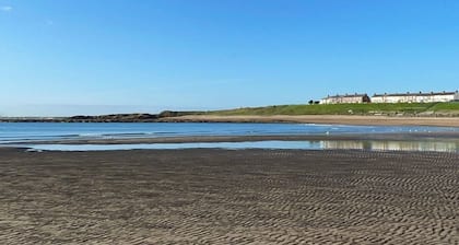 Peaceful Comfortable home 3 minute stroll to Beach New Biggin , Northumberland
