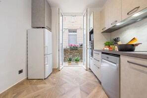 Fridge, microwave, oven, dishwasher