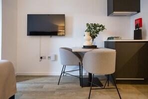 Dining - Sleek Manchester Studio Retreat (Manchester)