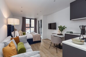 1 bedroom, desk, iron/ironing board, WiFi