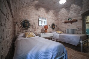 2 chambres, fer et planche à repasser, Wi-Fi, draps fournis