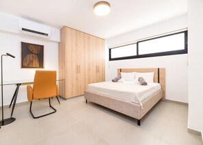 3 bedrooms, in-room safe, iron/ironing board, free WiFi