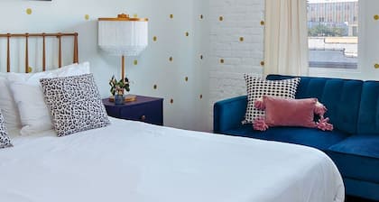 Retro Chic Studio Near DTLA!