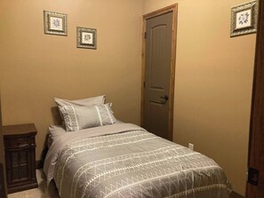 3 chambres, fer et planche à repasser, Wi-Fi, draps fournis