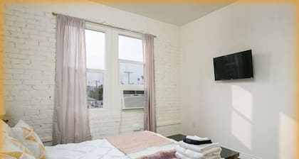 Perfect Getaway for Two Near DTLA!