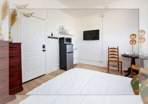 WiFi, bed sheets