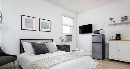 Vibrant Studio Retreat Near DTLA Attractions!