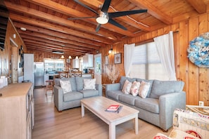 TV, books, video library - Look and Sea: Dog-friendly Ocean View Cottage with Pool Table (Oak Island)