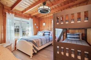 2 quartos, acesso à internet, roupa de cama