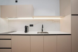 Studio | Yksityinen keittiö | Mikroaaltouuni, uuni, liesi, leivänpaahdin