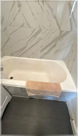 Secador de pelo, toallas