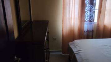 3 habitaciones, tabla de planchar con plancha, wifi y ropa de cama