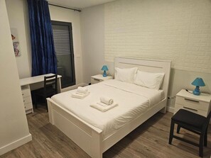 6 bedrooms, WiFi, bed sheets