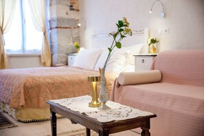 Suite – deluxe | Safe på rommet, skrivebord og wi-fi (inkludert)