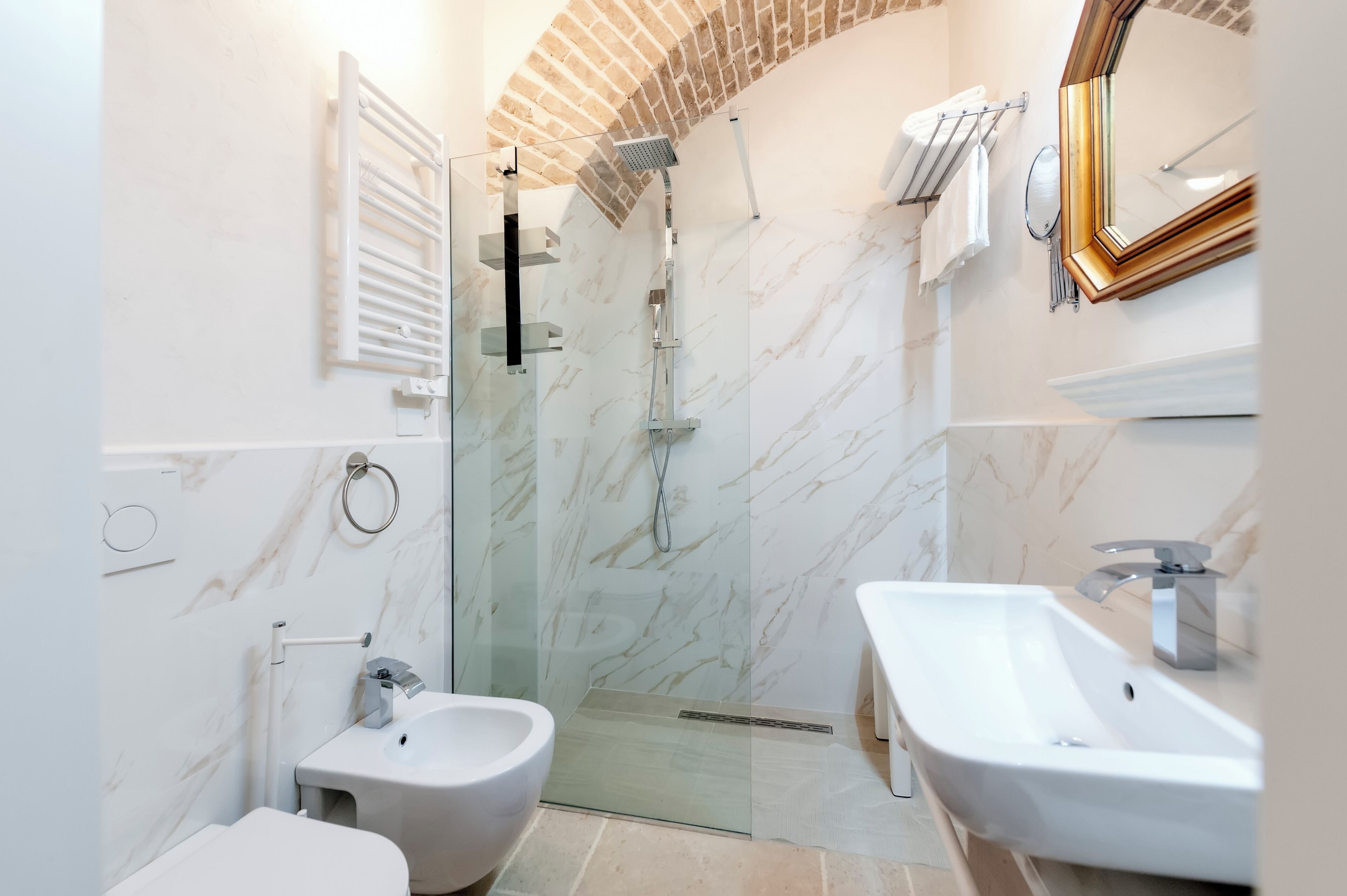 雙人房 | 浴室 | 淋浴設備、風筒、提供毛巾、番梘