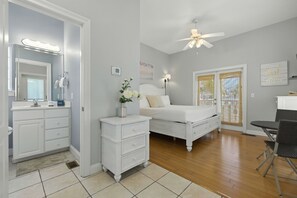 5 bedrooms, iron/ironing board, WiFi, bed sheets