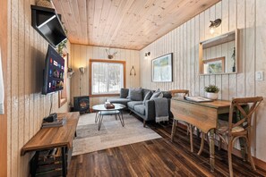 Smart TV, books, stereo