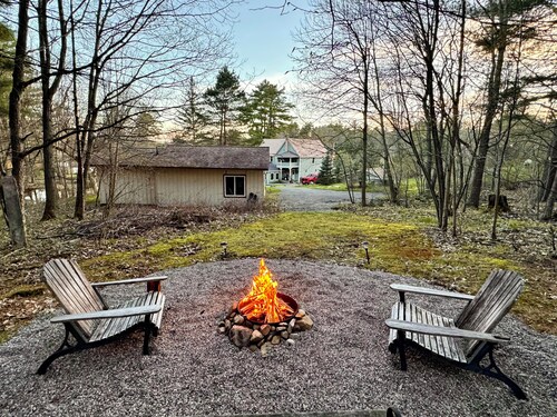 Central & Charming Huntsville Cottage Retreat- Fire Pit, WiFi, Forest Views!
