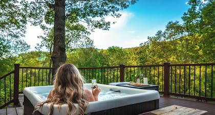 Relaxing Riverfront View+Hot Tub+Fire Table+Fast WiFi+New Kitchen