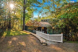 Property grounds - Relaxing Riverfront View+Hot Tub+Fire Table+Fast WiFi+New Kitchen (Burnsville)