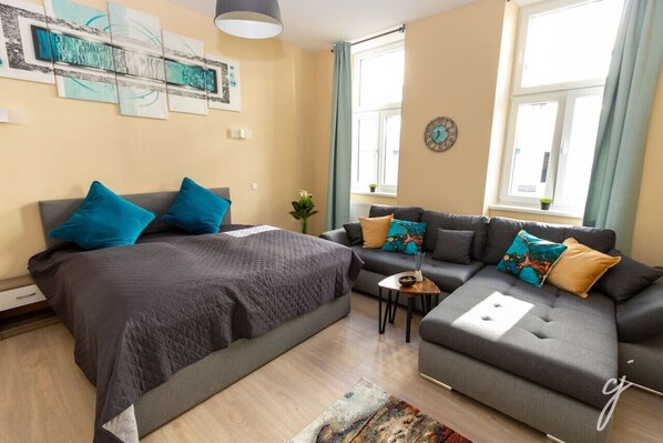 1 bedroom, desk, iron/ironing board, WiFi