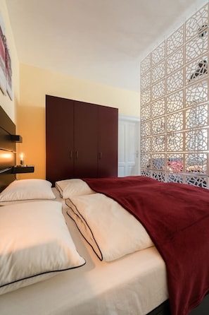 1 chambre, bureau, fer et planche à repasser, Wi-Fi