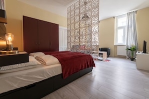 1 chambre, bureau, fer et planche à repasser, Wi-Fi