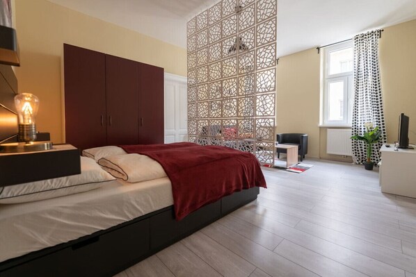 1 bedroom, desk, iron/ironing board, WiFi