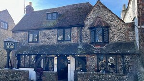 A stone building with a sign for Duck Inn. - Beautiful Mews Cottage | 6 min walk to Rottingdean Beach | Near Brighton (Rottingdean)