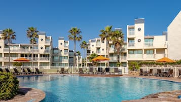 2 outdoor pools