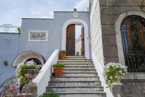 Bagian depan properti