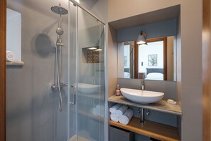 Double Room | Bathroom | Free toiletries, soap, shampoo, toilet paper - Le Cavottole Resort (Vico Equense)