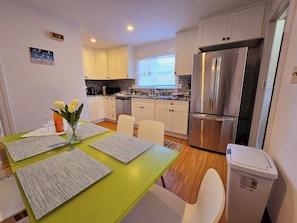 Private kitchen - Under the Sun Apartment (Boston)