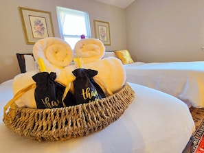 3 bedrooms, iron/ironing board, WiFi, bed sheets
