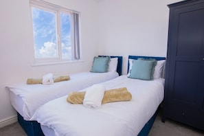 3 bedrooms, iron/ironing board, Internet, bed sheets