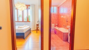 Dusche, Haartrockner, Bidet, Handtücher