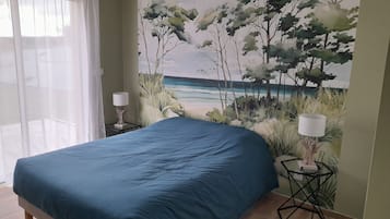 3 bedrooms, iron/ironing board, WiFi, bed sheets